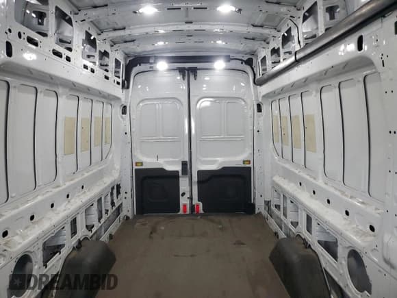 ✅ 2019 Ford Transit • VIN: 1FTBW3XG1KKB82665 • Лот: 57649055. Опубликован ранее на Copart с пробегом 440 416 миль. Бесплатный доступ к архиву аукционных продаж из США и подробный отчёт об истории автомобиля на DreamBid. Изображение 10.