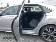✅ 2021 Volkswagen Passat SE • VIN: 1VWSA7A30MC008155 • Lot: 43333024. Wystawiony na IAAI z przebiegiem 62 549 mil. Bezpłatny archiwum sprzedaży aukcyjnych z USA i szczegółowy raport historii pojazdu na DreamBid. Zdjęcie 8.