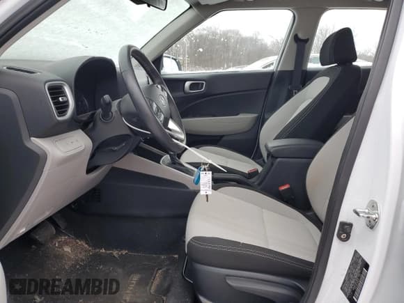 ✅ 2022 Hyundai Venue Limited • VIN: KMHRC8A38NU165750 • Lot: 87469574. Listed on Copart with 9,887 mi. Free auction sales archive from the USA and detailed vehicle history report at DreamBid. Image 7.