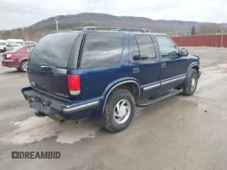 ✅ 1998 Chevrolet Blazer LT • VIN: 1GNDT13W7W2220237 • Lot: 41854306. Wystawiony na IAAI z przebiegiem 152 100 mil. Bezpłatny archiwum sprzedaży aukcyjnych z USA i szczegółowy raport historii pojazdu na DreamBid. Zdjęcie 4.
