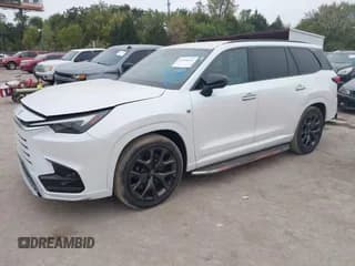 ✅ 2025 Lexus TX 500h F Sport Premium • VIN: 5TDABAB67SS009302 • Lot: 43395671. Wystawiony na IAAI z przebiegiem 2 132 mil. Bezpłatny archiwum sprzedaży aukcyjnych z USA i szczegółowy raport historii pojazdu na DreamBid. Zdjęcie 2.