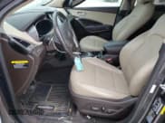 ✅ 2017 Hyundai Santa Fe 2.4L • VIN: 5XYZU3LB3HG446126 • Лот: 79726303. Опубликован ранее на Copart с пробегом 59 741 миль. Бесплатный доступ к архиву аукционных продаж из США и подробный отчёт об истории автомобиля на DreamBid. Изображение 7.