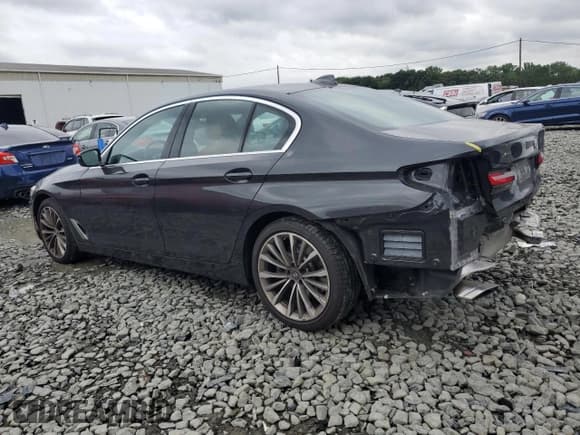 ✅ 2022 BMW 5 Series 530i xDrive • VIN: WBA13BJ09NCK19001 • Лот: 69786815. Опубликован ранее на Copart с пробегом 12 130 миль. Бесплатный доступ к архиву аукционных продаж из США и подробный отчёт об истории автомобиля на DreamBid. Изображение 2.