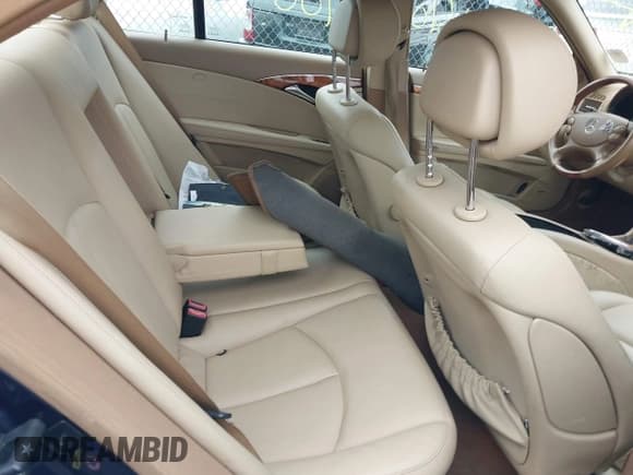✅ 2009 Mercedes-Benz E 350 Luxury • VIN: WDBUF87X29B404645 • Lot: 42207847. Listed on IAAI with Not provided. Free auction sales archive from the USA and detailed vehicle history report at DreamBid. Image 8.