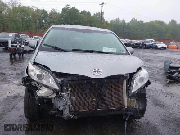 ✅ 2011 Toyota Sienna LE AAS • VIN: 5TDKK3DC7BS165746 • Лот: 42264841. Опубликован ранее на IAAI с пробегом 173 236 миль. Бесплатный доступ к архиву аукционных продаж из США и подробный отчёт об истории автомобиля на DreamBid. Изображение 12.