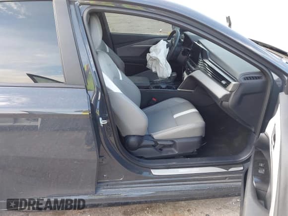 ✅ 2025 Toyota Camry LE • VIN: 4T1DAACK9SU107296 • Lot: 43343528. Wystawiony na IAAI z przebiegiem 7 642 mil. Bezpłatny archiwum sprzedaży aukcyjnych z USA i szczegółowy raport historii pojazdu na DreamBid. Zdjęcie 5.