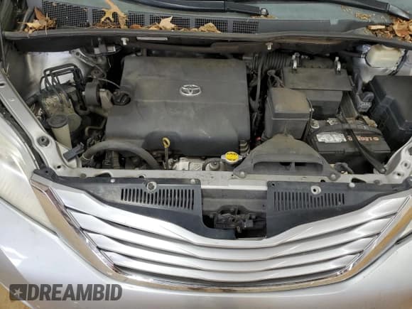 ✅ 2015 Toyota Sienna LE • VIN: 5TDKK3DCXFS557450 • Lot: 85326855. Wystawiony na Copart z przebiegiem 261 353 mil. Bezpłatny archiwum sprzedaży aukcyjnych z USA i szczegółowy raport historii pojazdu na DreamBid. Zdjęcie 12.