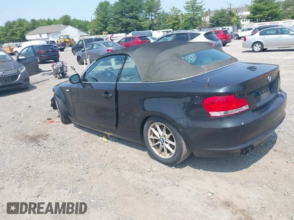 ✅ 2010 BMW 1 Series 128i • VIN: WBAUN1C55AVH81750 • Lot: 42411484. Listed on IAAI with 124,432 mi. Free auction sales archive from the USA and detailed vehicle history report at DreamBid. Image 3.