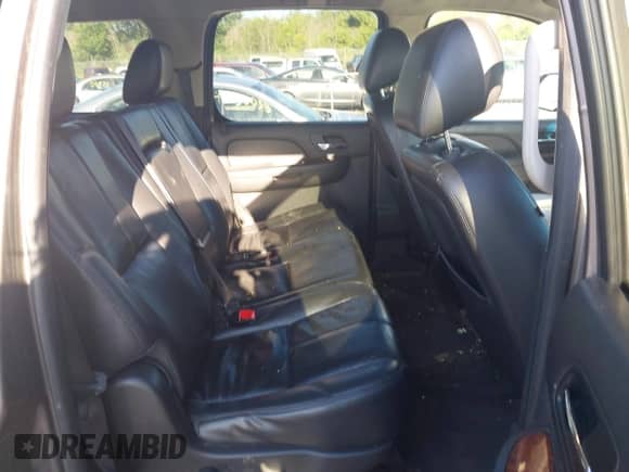 2014 Chevrolet Suburban LT z VIN 1GNSKJE76ER214080, wystawiony jako IAAI lot #42766041 z przebiegiem 204 832 mil mil oraz . Historia ofert i sprzedaży dostępna na DreamBid. Obrazek 8.