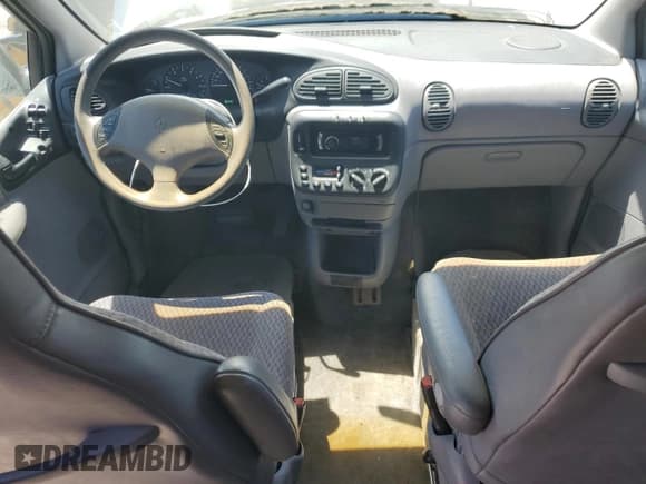 ✅ 2000 Dodge Caravan SE • VIN: 1B4GP44R0YB528936 • Lot: 64148625. Listed on Copart with 84,596 mi. Free auction sales archive from the USA and detailed vehicle history report at DreamBid. Image 8.