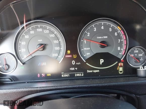 ✅ 2016 BMW M4 • VIN: WBS3R9C50GK338259 • Lot: 43171798. Wystawiony na IAAI z przebiegiem 83 961 mil. Bezpłatny archiwum sprzedaży aukcyjnych z USA i szczegółowy raport historii pojazdu na DreamBid. Zdjęcie 7.