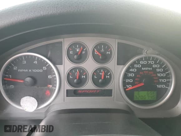 ✅ 2008 Ford F-150 XLT • VIN: 1FTPW12VX8KD45354 • Lot: 89894635. Listed on Copart with 320,674 mi. Free auction sales archive from the USA and detailed vehicle history report at DreamBid. Image 9.