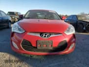 ✅ 2015 Hyundai Veloster • VIN: KMHTC6AD6FU231085 • Lot: 87609105. Wystawiony na Copart z przebiegiem 119 472 mil. Bezpłatny archiwum sprzedaży aukcyjnych z USA i szczegółowy raport historii pojazdu na DreamBid. Zdjęcie 5.