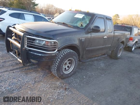 ✅ 1999 Ford F-150 • VIN: 1FTRX18W5XNA56112 • Lot: 43812267. Wystawiony na IAAI z przebiegiem Nie podano. Bezpłatny archiwum sprzedaży aukcyjnych z USA i szczegółowy raport historii pojazdu na DreamBid. Zdjęcie 2.