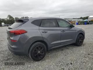 ✅ 2019 Hyundai Tucson SE • VIN: KM8J23A47KU956214 • Лот: 84757875. Опубликован ранее на Copart с пробегом 133 727 миль. Бесплатный доступ к архиву аукционных продаж из США и подробный отчёт об истории автомобиля на DreamBid. Изображение 3.