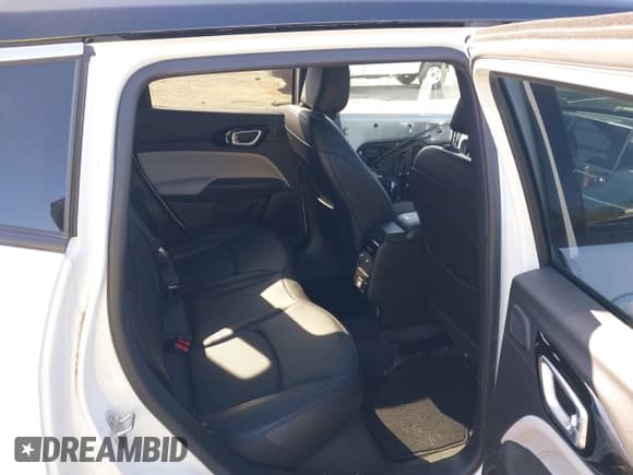 ✅ 2023 Jeep Compass Limited • VIN: 3C4NJDCN8PT534989 • Lot: 42061842. Wystawiony na IAAI z przebiegiem 19 031 mil. Bezpłatny archiwum sprzedaży aukcyjnych z USA i szczegółowy raport historii pojazdu na DreamBid. Zdjęcie 8.