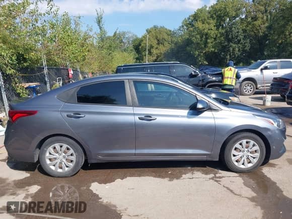 2019 Hyundai Accent SE z VIN 3KPC24A30KE042430, wystawiony jako IAAI lot #43204391 z przebiegiem 94 110 mil mil oraz . Historia ofert i sprzedaży dostępna na DreamBid. Obrazek 13.