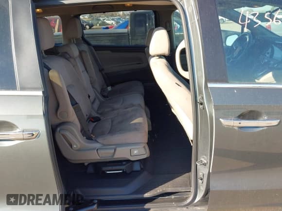 ✅ 2018 Honda Odyssey EX • VIN: 5FNRL6H56JB090386 • Lot: 43564143. Listed on IAAI with 111,484 mi. Free auction sales archive from the USA and detailed vehicle history report at DreamBid. Image 8.