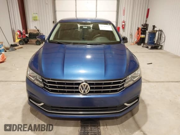 ✅ 2017 Volkswagen Passat S • VIN: 1VWAT7A38HC013602 • Lot: 41218616. Wystawiony na IAAI z przebiegiem 77 497 mil. Bezpłatny archiwum sprzedaży aukcyjnych z USA i szczegółowy raport historii pojazdu na DreamBid. Zdjęcie 12.