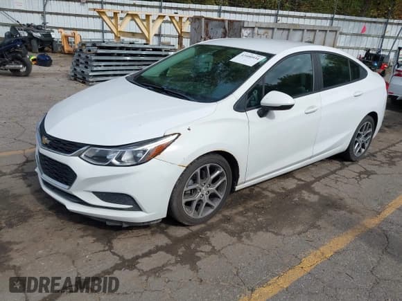 ✅ 2017 Chevrolet Cruze LS • VIN: 1G1BC5SM5H7162599 • Lot: 43400934. Listed on IAAI with 122,035 mi. Free auction sales archive from the USA and detailed vehicle history report at DreamBid. Image 2.
