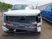 ✅ 2022 Ford F-150 Lightning Pro • VIN: 1FTVW1EL3NWG16132 • Lot: 42362459. Wystawiony na IAAI z przebiegiem 16 509 mil. Bezpłatny archiwum sprzedaży aukcyjnych z USA i szczegółowy raport historii pojazdu na DreamBid. Zdjęcie 13.