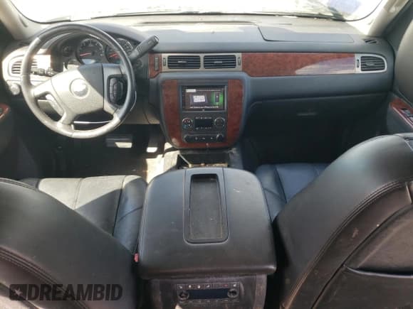 ✅ 2010 Chevrolet Suburban LT • VIN: 1GNUKJE36AR183851 • Lot: 76202814. Wystawiony na Copart z przebiegiem 243 602 mil. Bezpłatny archiwum sprzedaży aukcyjnych z USA i szczegółowy raport historii pojazdu na DreamBid. Zdjęcie 8.