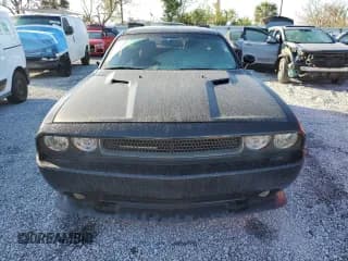 ✅ 2013 Dodge Challenger Rallye Redline • VIN: 2C3CDYAG7DH569851 • Lot: 44442965. Wystawiony na Copart z przebiegiem 92 486 mil. Bezpłatny archiwum sprzedaży aukcyjnych z USA i szczegółowy raport historii pojazdu na DreamBid. Zdjęcie 5.