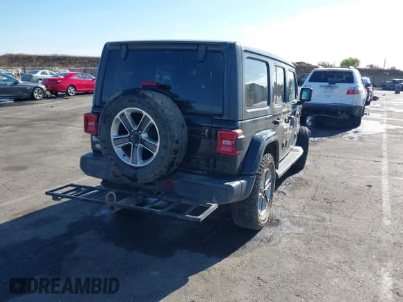 ✅ 2018 Jeep Wrangler Unlimited Sahara • VIN: 1C4HJXEG2JW264558 • Lot: 42986560. Wystawiony na IAAI z przebiegiem 66 281 mil. Bezpłatny archiwum sprzedaży aukcyjnych z USA i szczegółowy raport historii pojazdu na DreamBid. Zdjęcie 4.