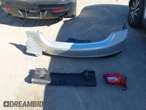 2018 Chevrolet Malibu LT с VIN 1G1ZD5STXJF268187, выставлен на аукционе IAAI как лот 43439529 с пробегом 97 042 миль миль и . История ставок и продаж доступна на DreamBid. Изображение 12.