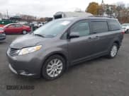 ✅ 2015 Toyota Sienna LE • VIN: 5TDJK3DC5FS121620 • Lot: 43575688. Wystawiony na IAAI z przebiegiem 40 606 mil. Bezpłatny archiwum sprzedaży aukcyjnych z USA i szczegółowy raport historii pojazdu na DreamBid. Zdjęcie 2.