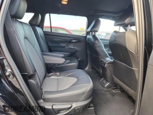 ✅ 2022 Toyota Highlander XSE • VIN: 5TDLZRBH8NS242498 • Lot: 91269875. Listed on Copart with 23,470 mi. Free auction sales archive from the USA and detailed vehicle history report at DreamBid. Image 11.