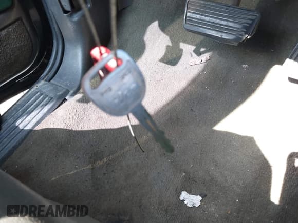 ✅ 2003 Chevrolet Silverado 2500HD LS • VIN: 1GCHC29U03E166456 • Lot: 42236591. Wystawiony na IAAI z przebiegiem Nie podano. Bezpłatny archiwum sprzedaży aukcyjnych z USA i szczegółowy raport historii pojazdu na DreamBid. Zdjęcie 11.