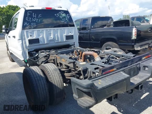 ✅ 2023 Ford F-350 XL • VIN: 1FT8W3DT1PEE21021 • Лот: 43394963. Опубликован ранее на IAAI с пробегом 232 940 миль. Бесплатный доступ к архиву аукционных продаж из США и подробный отчёт об истории автомобиля на DreamBid. Изображение 3.