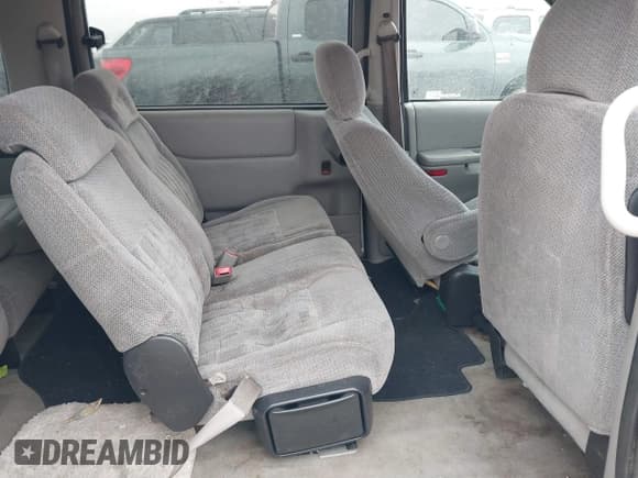 ✅ 2005 Pontiac Montana 1SA • VIN: 1GMDV23E05D108958 • Lot: 41623684. Wystawiony na IAAI z przebiegiem 220 016 mil. Bezpłatny archiwum sprzedaży aukcyjnych z USA i szczegółowy raport historii pojazdu na DreamBid. Zdjęcie 8.