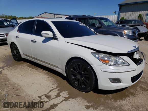 2009 Hyundai Genesis z VIN KMHGC46F79U054812, wystawiony jako Copart lot #73686994 z przebiegiem 105 762 mil mil oraz Nie do naprawy • Non repairable. Historia ofert i sprzedaży dostępna na DreamBid. Obrazek 4.