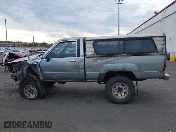 ✅ 1988 Toyota Pickup • VIN: JT4RN63A0J8010790 • Lot: 40550154. Wystawiony na IAAI z przebiegiem 373 072 mil. Bezpłatny archiwum sprzedaży aukcyjnych z USA i szczegółowy raport historii pojazdu na DreamBid. Zdjęcie 14.