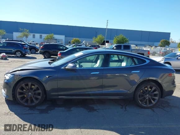 ✅ 2019 Tesla Model S 75D • VIN: 5YJSA1E25KF306895 • Lot: 43749286. Listed on IAAI with 92,686 mi. Free auction sales archive from the USA and detailed vehicle history report at DreamBid. Image 15.
