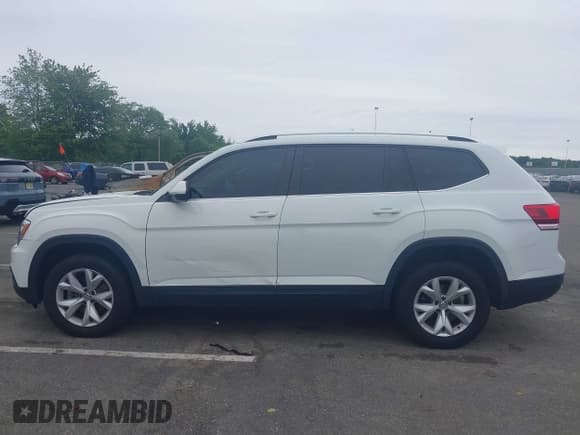 ✅ 2019 Volkswagen Atlas SE • VIN: 1V2UR2CA0KC534378 • Lot: 42351326. Listed on IAAI with 85,537 mi. Free auction sales archive from the USA and detailed vehicle history report at DreamBid. Image 14.