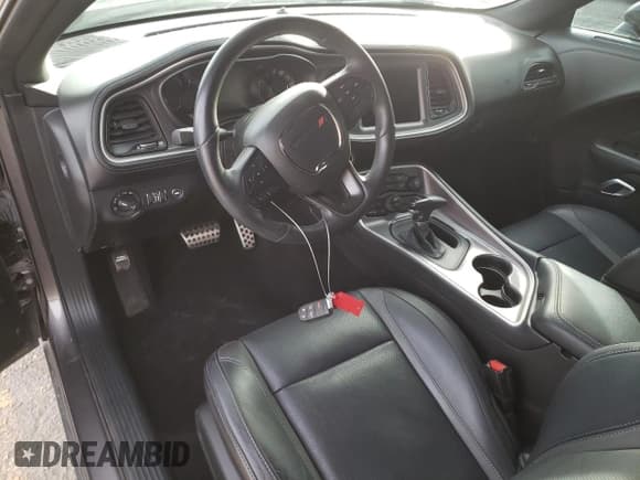 ✅ 2022 Dodge Challenger SXT • VIN: 2C3CDZGGXNH156756 • Lot: 78915354. Wystawiony na Copart z przebiegiem 43 704 mil. Bezpłatny archiwum sprzedaży aukcyjnych z USA i szczegółowy raport historii pojazdu na DreamBid. Zdjęcie 8.