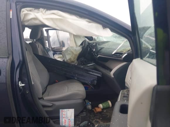 ✅ 2021 Toyota Sienna LE • VIN: 5TDKRKEC4MS032028 • Lot: 43622336. Listed on IAAI with Not provided. Free auction sales archive from the USA and detailed vehicle history report at DreamBid. Image 5.