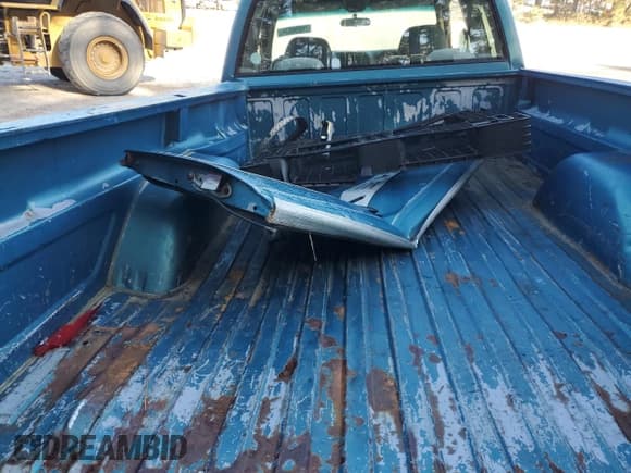 ✅ 1997 Chevrolet Silverado 3500 • VIN: 1GCHC39R8VF045821 • Lot: 78698034. Listed on Copart with 127,490 mi. Free auction sales archive from the USA and detailed vehicle history report at DreamBid. Image 13.