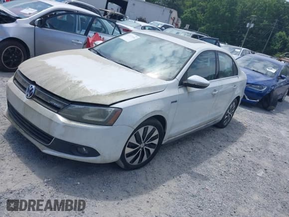 ✅ 2013 Volkswagen Jetta Hybrid SE • VIN: 3VW637AJ1DM249392 • Lot: 42577266. Listed on IAAI with 109,026 mi. Free auction sales archive from the USA and detailed vehicle history report at DreamBid. Image 2.