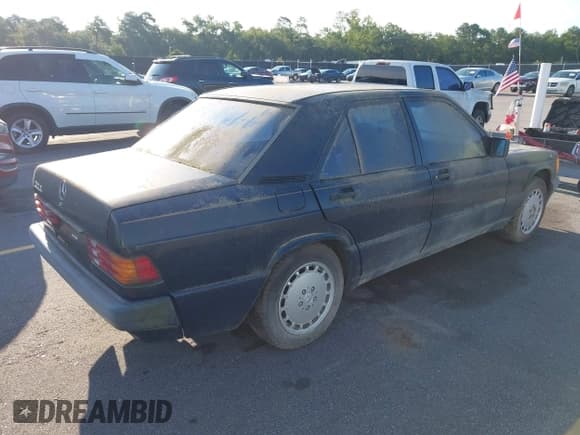 ✅ 1991 Mercedes-Benz 190 • VIN: WDBDA29D1MF766742 • Lot: 42879424. Wystawiony na IAAI z przebiegiem 175 244 mil. Bezpłatny archiwum sprzedaży aukcyjnych z USA i szczegółowy raport historii pojazdu na DreamBid. Zdjęcie 4.