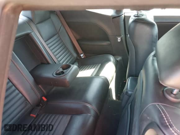 2014 Dodge Challenger R/T Plus z VIN 2C3CDYBT7EH282216, wystawiony jako Copart lot #58225774 z przebiegiem 257 947 mil mil oraz Szkoda całkowita • Salvage title. Historia ofert i sprzedaży dostępna na DreamBid. Obrazek 10.