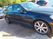 ✅ 2014 Mercedes-Benz C 250 Sport • VIN: WDDGF4HB1EA958114 • Lot: 42101249. Wystawiony na IAAI z przebiegiem 85 100 mil. Bezpłatny archiwum sprzedaży aukcyjnych z USA i szczegółowy raport historii pojazdu na DreamBid. Zdjęcie 14.