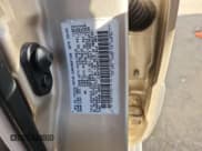 ✅ 2000 Lexus LX 470 • VIN: JT6HT00W9Y0111812 • Lot: 91009415. Wystawiony na Copart z przebiegiem 254 592 mil. Bezpłatny archiwum sprzedaży aukcyjnych z USA i szczegółowy raport historii pojazdu na DreamBid. Zdjęcie 14.