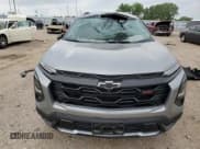 ✅ 2025 Chevrolet Equinox AWD RS • VIN: 3GNAXTEG2SL298104 • Lot: 65523735. Wystawiony na Copart z przebiegiem 3 396 mil. Bezpłatny archiwum sprzedaży aukcyjnych z USA i szczegółowy raport historii pojazdu na DreamBid. Zdjęcie 5.