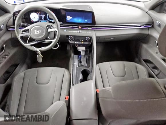 ✅ 2024 Hyundai Elantra SEL • VIN: KMHLM4DG0RU671282 • Lot: 72103885. Wystawiony na Copart z przebiegiem 70 915 mil. Bezpłatny archiwum sprzedaży aukcyjnych z USA i szczegółowy raport historii pojazdu na DreamBid. Zdjęcie 8.