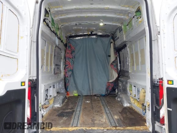 ✅ 2017 Ford Transit • VIN: 1FTYR3XM1HKA71226 • Lot: 41067318. Listed on IAAI with 469,620 mi. Free auction sales archive from the USA and detailed vehicle history report at DreamBid. Image 8.