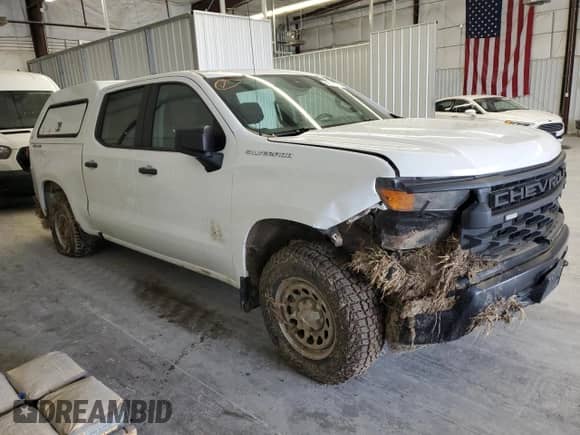 2022 Chevrolet Silverado 1500 Work Truck z VIN 1GCPDAEK1NZ621995, wystawiony jako Copart lot #47138955 z przebiegiem 98 651 mil mil oraz Szkoda całkowita • Salvage title. Historia ofert i sprzedaży dostępna na DreamBid. Obrazek 4.